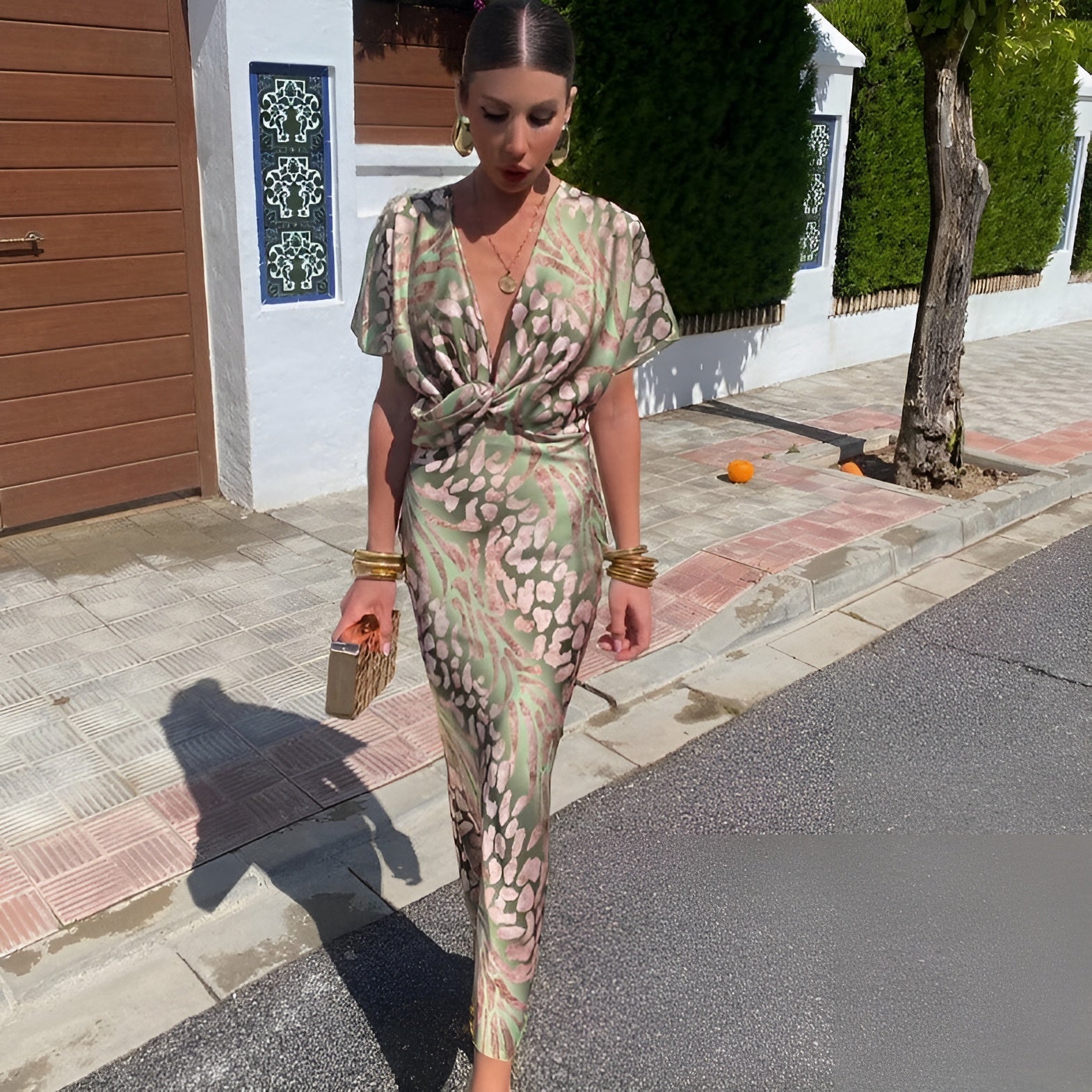 MATILDA | Długa sukienka z odwróconym dekoltem w kształcie V